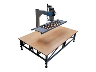 Стужачная раскройная машына R1000 з плыўным рэгуляваннем хуткасці і паветранай падушкай